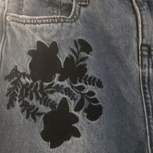 Streetwear Society Embroidered Jogger Mom High Rise Jeans, Size 1 - Picture 6 of 9